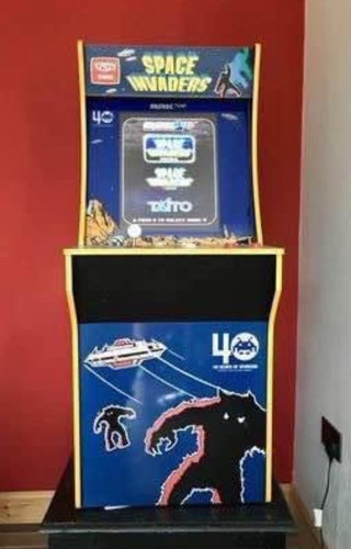 Retro space invaders arcade - space,