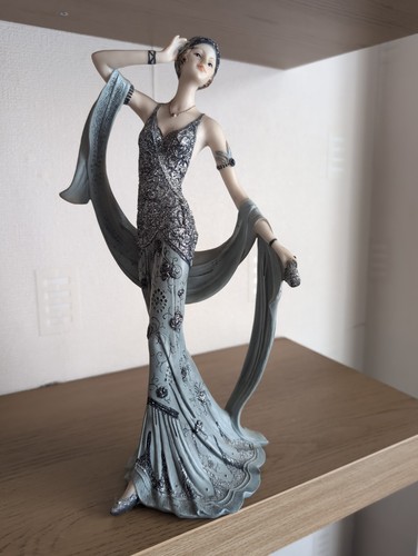 Art deco 30s lady figurine - deco,