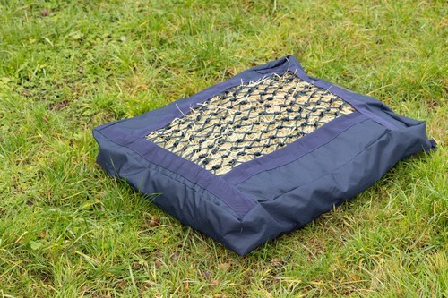 Floor feeding haynet cushion - floor,