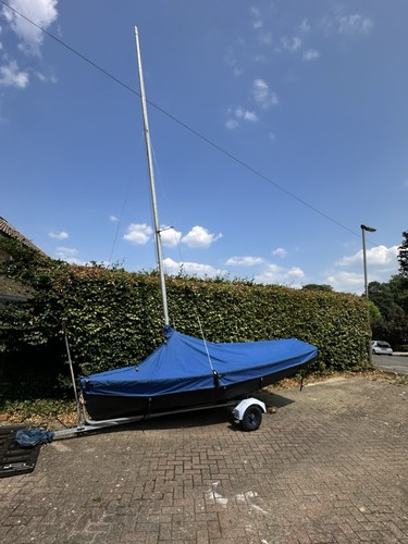 Dingy with trailer - person),