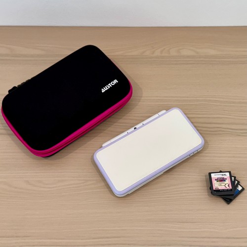 New nintendo 2ds white - new,