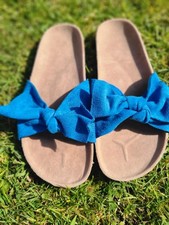 Royal Blue Bow Beach/mules