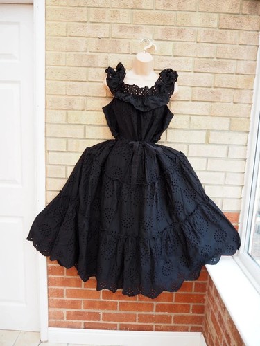 Mika black broderie anglaise