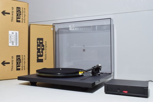 Boxed rega planar black - boxed,