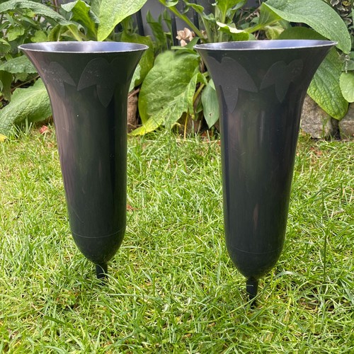 Set black spiked memorial - of, 2