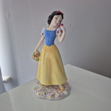 Royal Doulton Princesses Snow White Figurine Walt Disney Showcase Collection