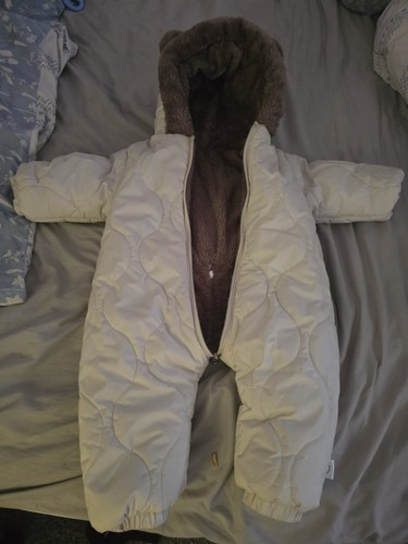 Months off white snow suit - 6-9,