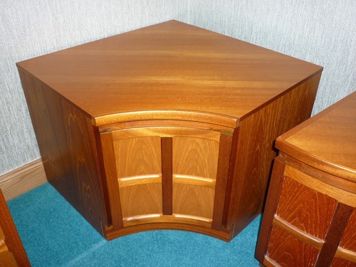 Mid century nathan - corner, unit