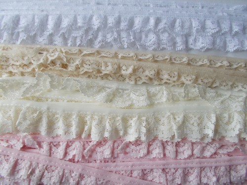 Narrow gathered lace - gathered, mm
