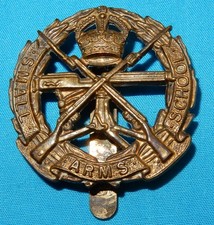 GENUINE SMALL ARMS SCHOOL BRITISH MILITARY CAP BADGE - SLIDER - BRASS - K/C