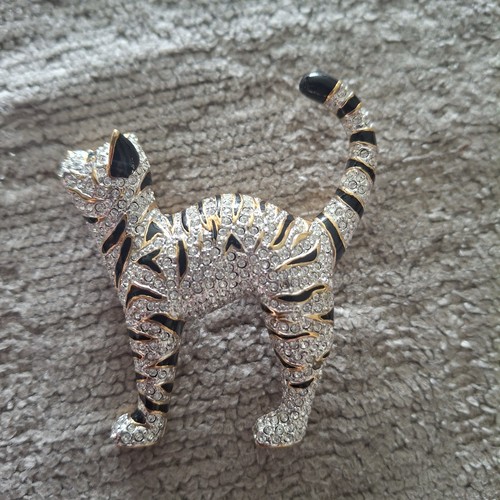 Brooks bentley cat brooch - &,