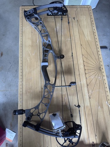 Hoyt - ,