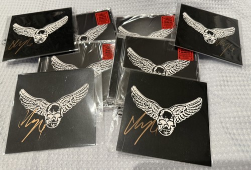Aerosmith yungblud signed - yungblud,