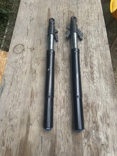 Aprilia 125 forks plastic - 125,