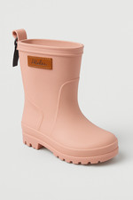 Girls pull rain - on, boots
