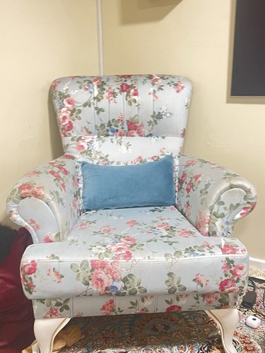 Classic floral sitting chair