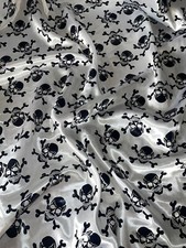 1 METER WHITE/BLACK SKULL