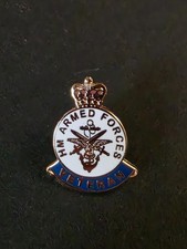 Queen Crown Veteran pin badge.