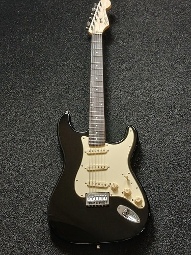 Fender squire stratocaster - squire,