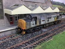 Bachmann Branchline 32-380 Class 37/5 Diesel 37671 Railfreight ‘Tre Poll & Pen’