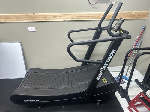 Run attack curved - attack, treadmill