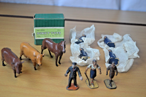 Dinky toys figures farm - dinky,
