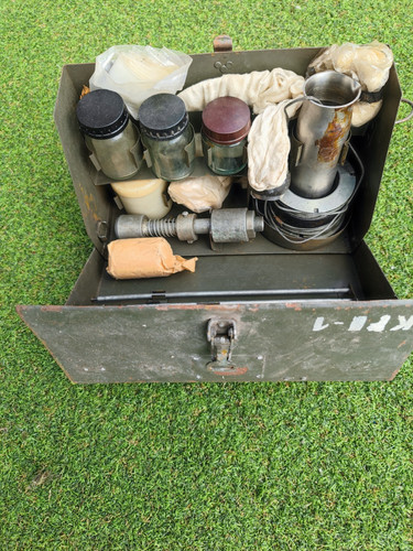 Green metal storage trunk - green,