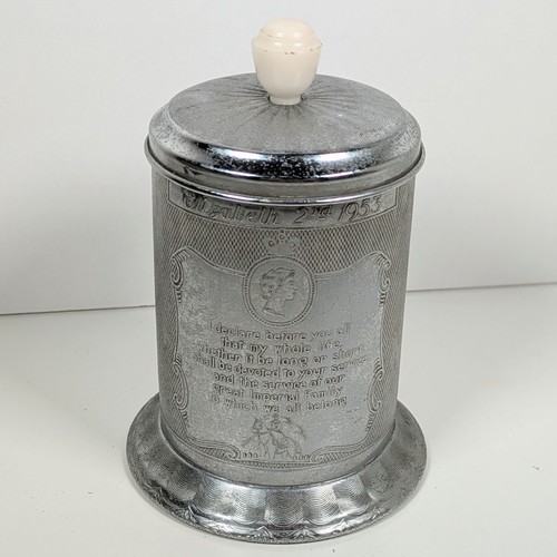 Vintage tea caddy - caddy, queen