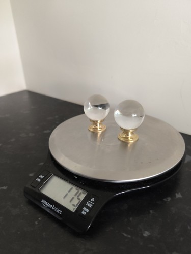 Glass door knobs used - 2x,