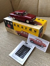 Vanguards Rover 2000 Red 1:34 Boxed Diecast Car – Classic Saloon Collectable
