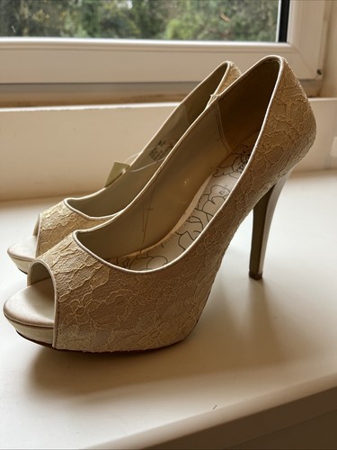 Bnwt gorgeous cream lace - 8e,