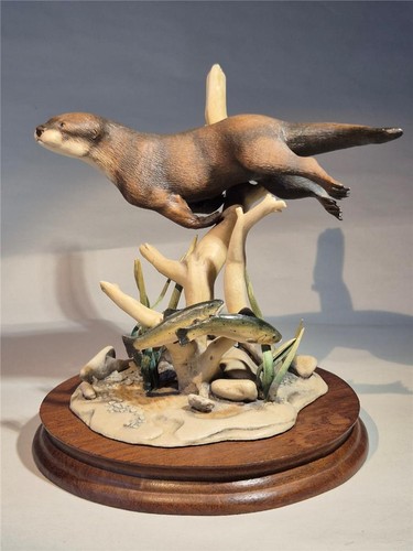 Border fine arts otter - border, and