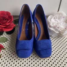 Clarks size 4 beautiful royal