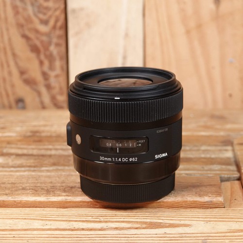 Used sigma 30mm art dc - sigma, f1.4
