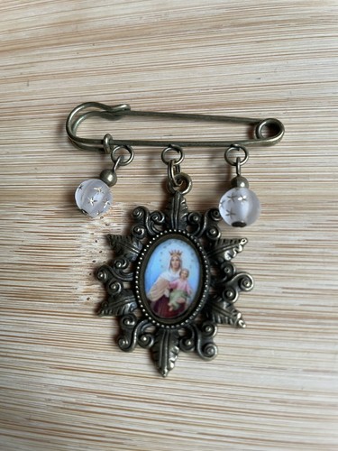 Holy medal brooch - lady, of