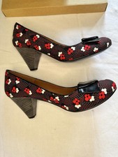 Solea Black Red Floral Court