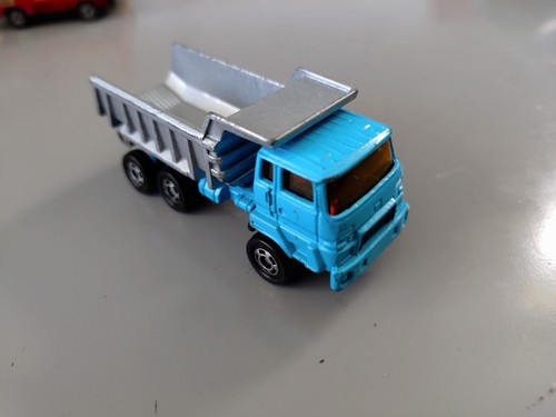 Tomy tomica isuzu - tomy, road