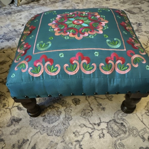 Square floral embroidered - square,