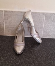 * DANCE STEPS EQUITY * SILVER