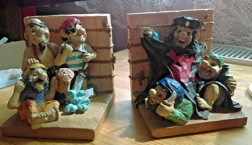 Novelty book ends pirate - ends,