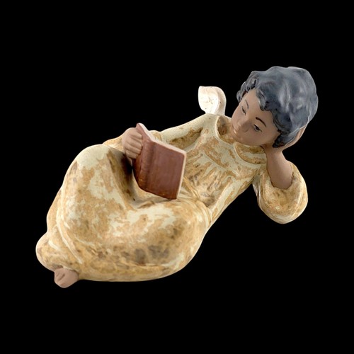 Lladro devoted reader - "devoted, reader"