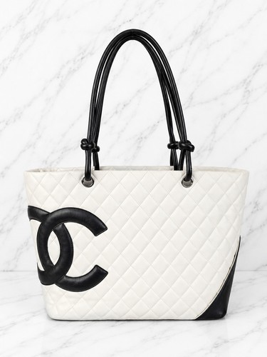 Chanel white quilted lambskin - white,
