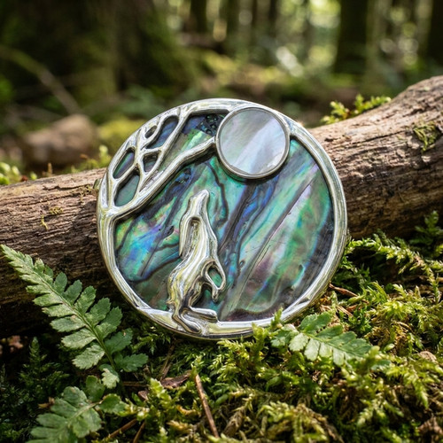 Moon gazing hare - , brooch