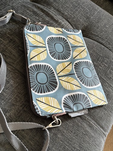 Nicky james blue floral canvas - nicky,