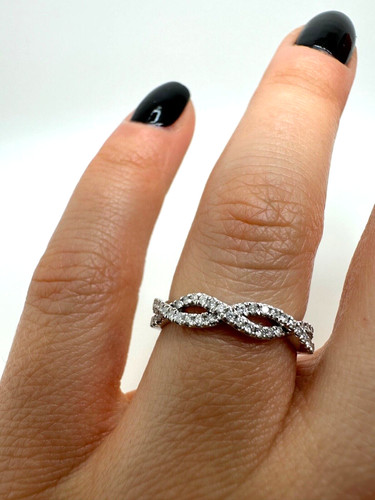 9ct white gold - twist, half