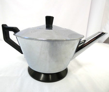Vintage Art Deco Chrome Plated Teapot with Bakelite Handle & Base (GtY)