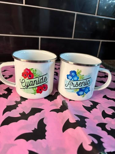 Set floral enamel mugs - of, 2