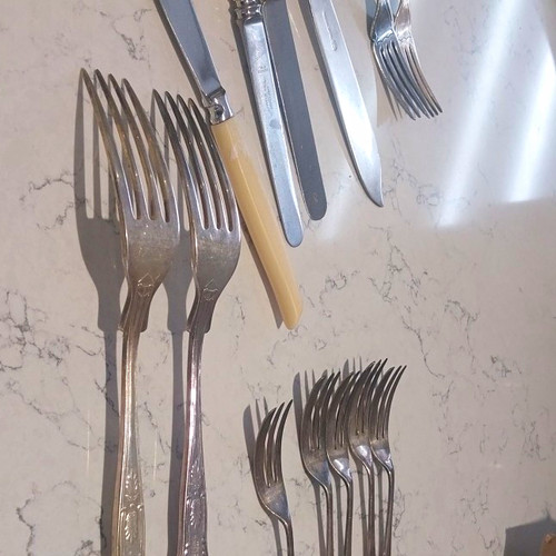Bundle vintage cutlery - of,