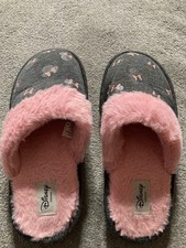Disney design slippers - Primark - size 5-6