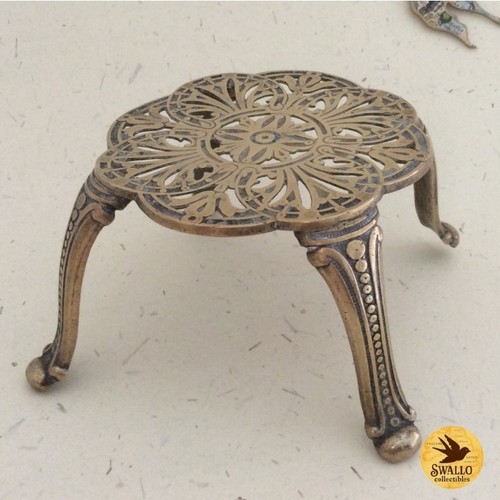Victorian brass trivet 4 - -,